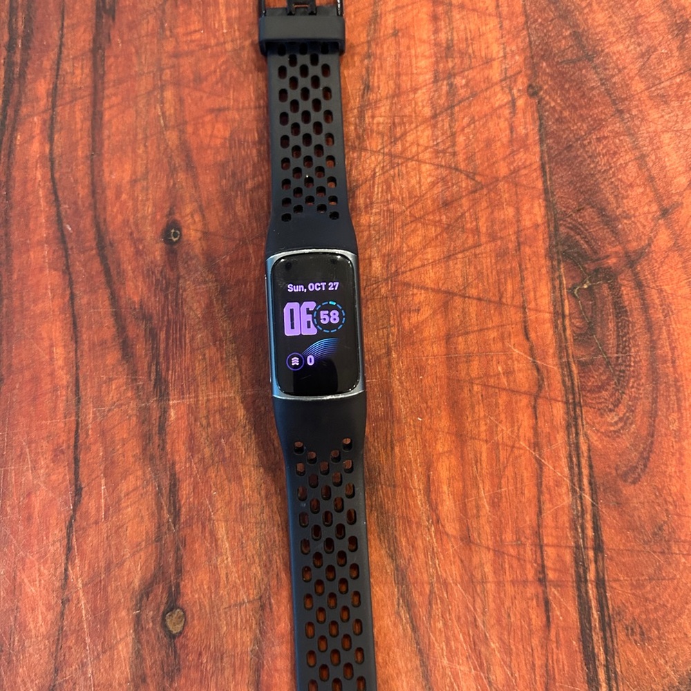 Fitbit Charge 5 - Picture 3 of 5